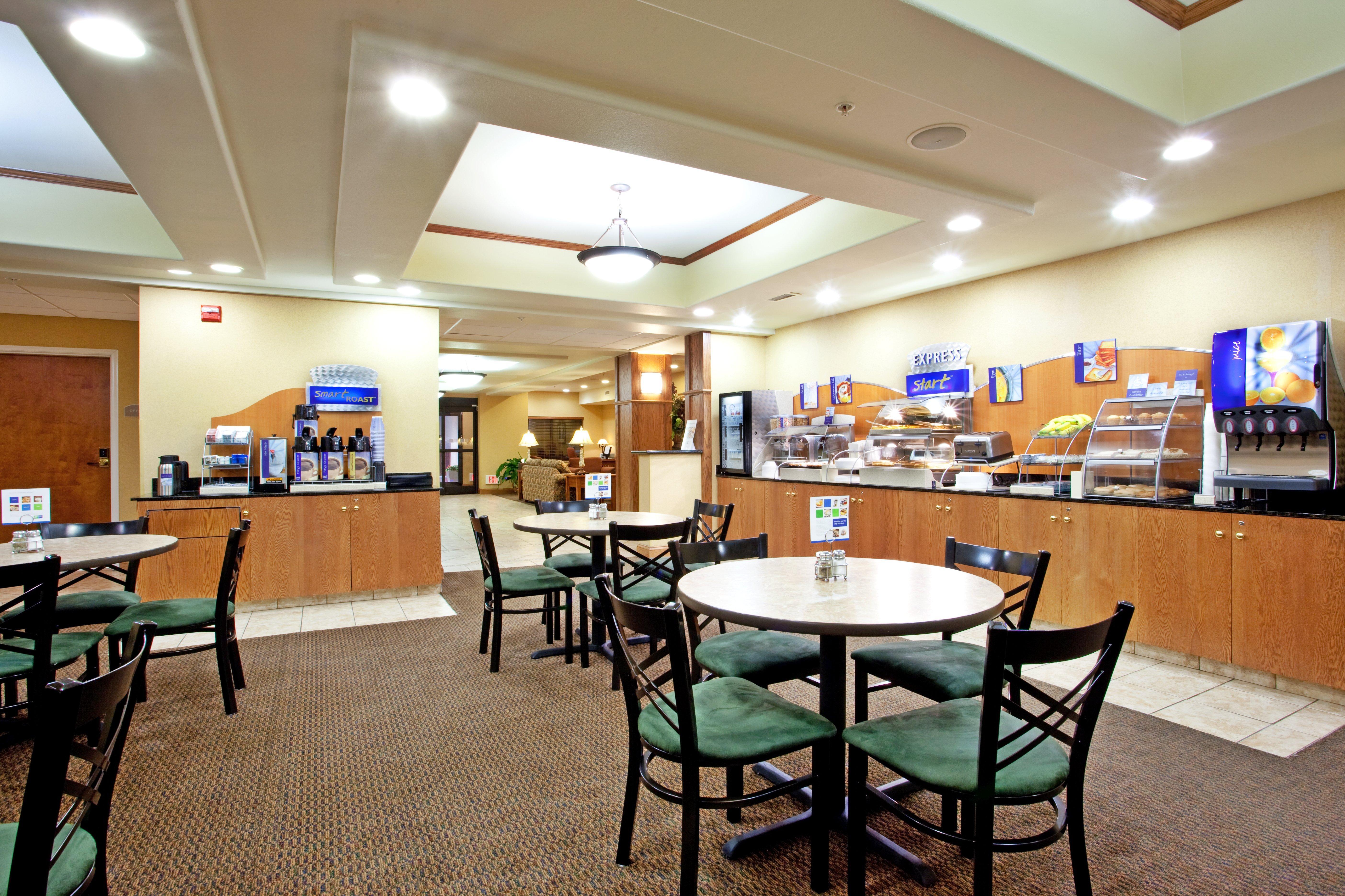 Holiday Inn Express Hotel & Suites Claypool Hill -Richlands Area By Ihg Pounding Mill Dış mekan fotoğraf